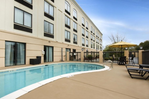 Holiday Inn Savannah South zwembad